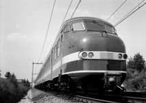 151856 Afbeelding van het electrische treinstel nr. 501 (mat. 1964, plan TT Treinstel Toekomst ) van de N.S. op de ...